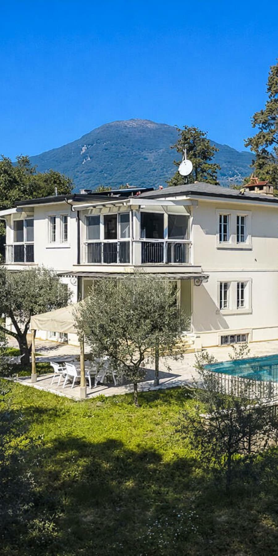 Prestigious Villa with Pool in Camaiore, Tuscany