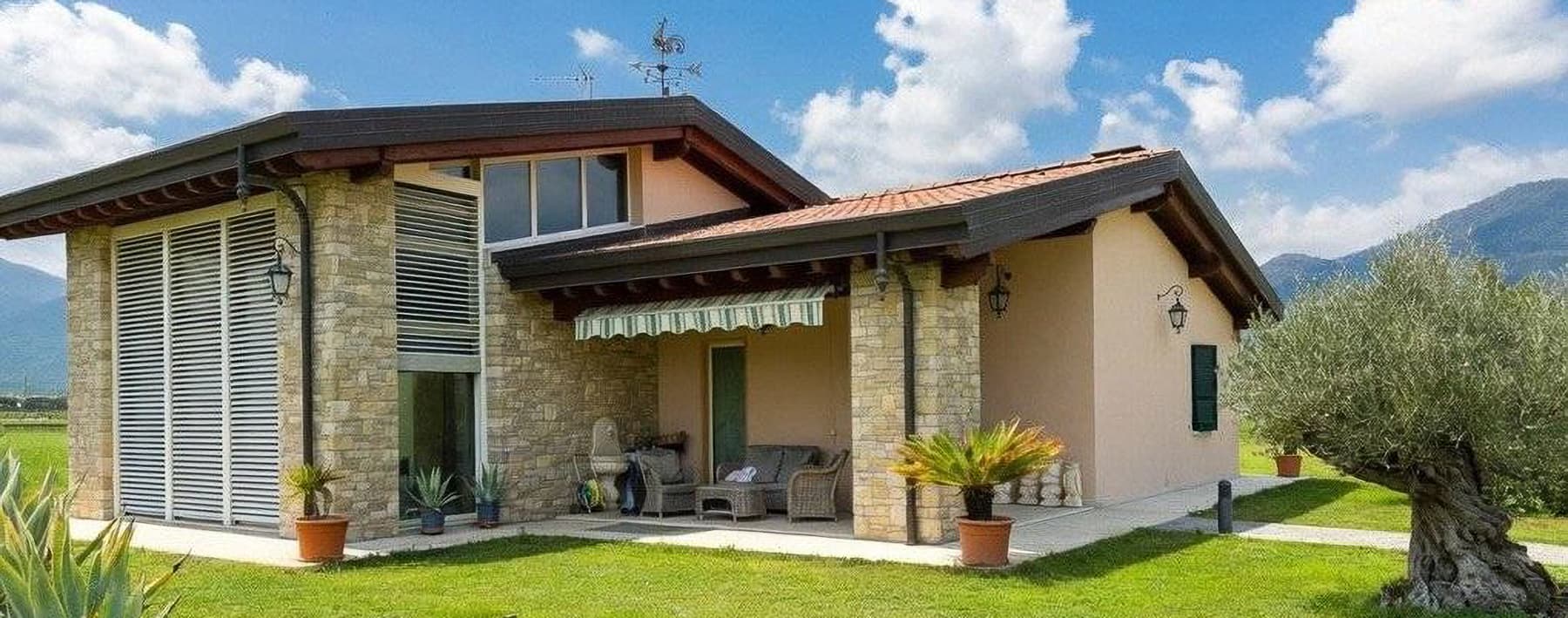 Charming Villa in Ronco, Lombardia