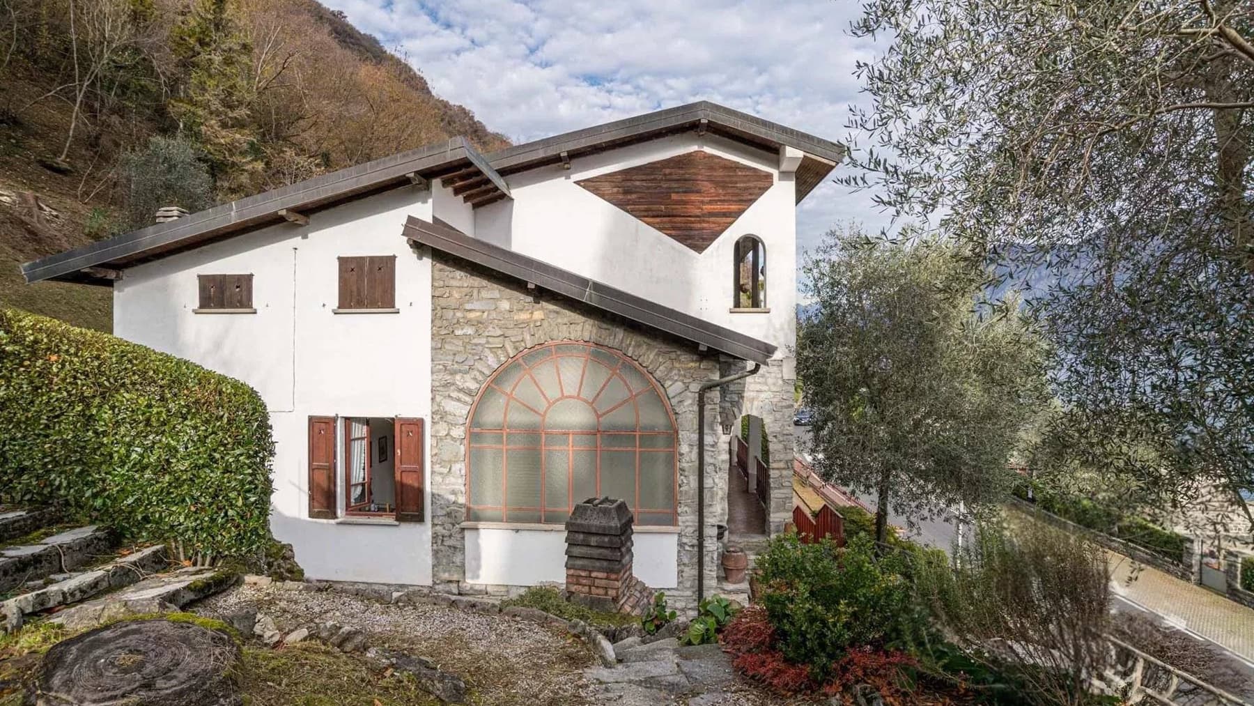 Villa sul Lago di Como a Oliveto Lario, 460 mq di charme