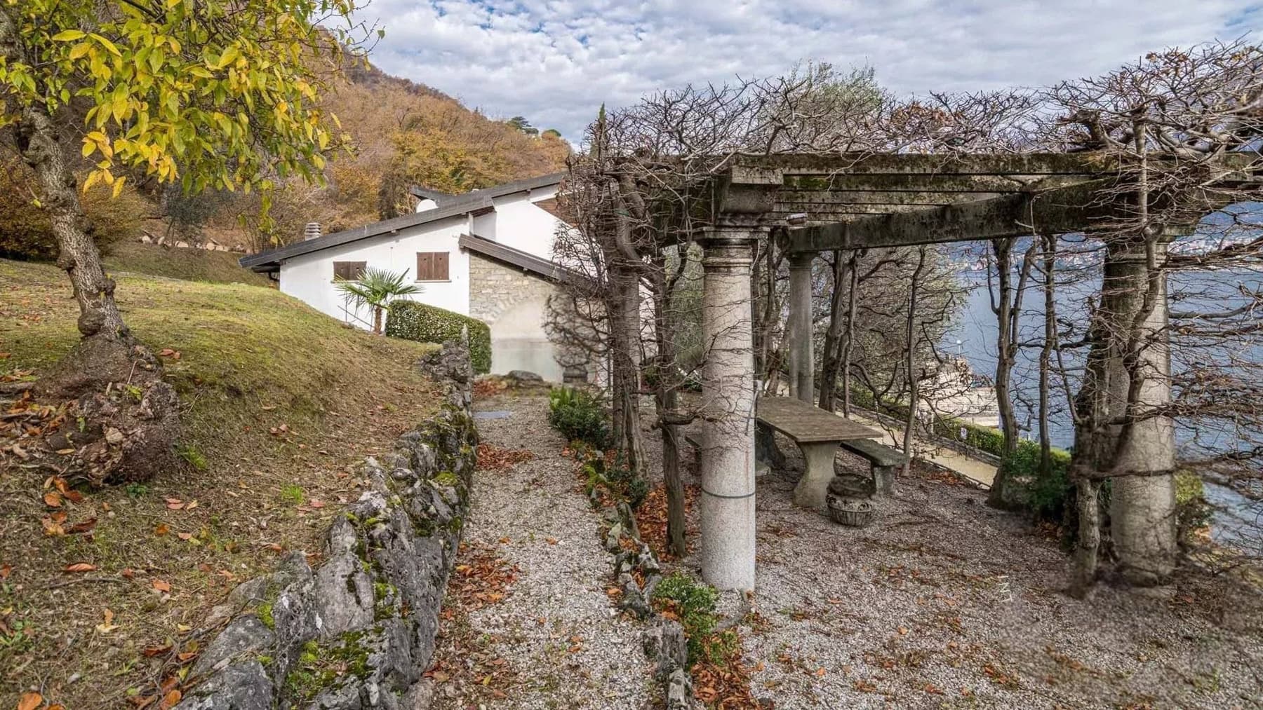 Villa sul Lago di Como a Oliveto Lario, 460 mq di charme