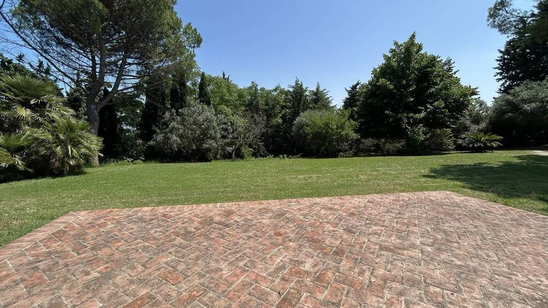 Charming Villa in Zona Montarice, Marche