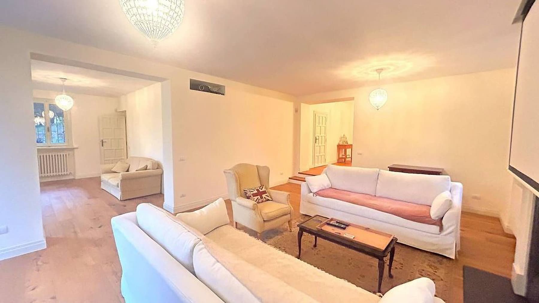 Charming Villa in Zona Montarice, Marche