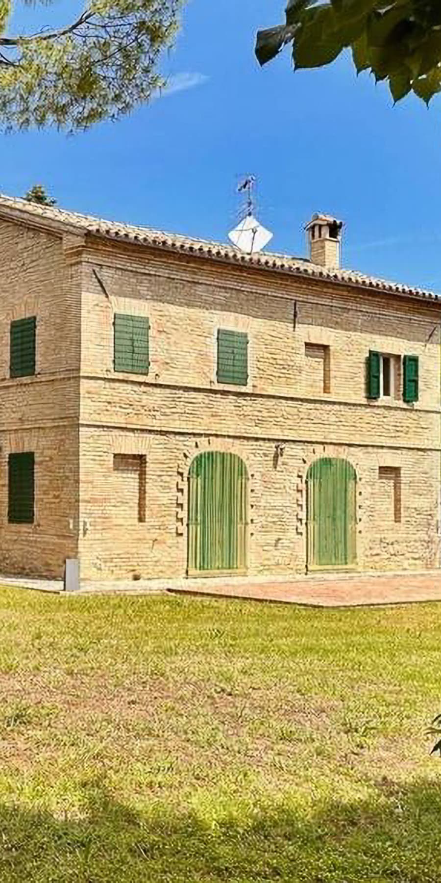 Charming Villa in Zona Montarice, Marche