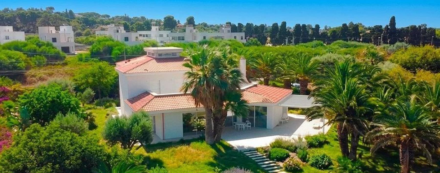 Villa elegante a Siracusa, 400 mq di lusso e relax