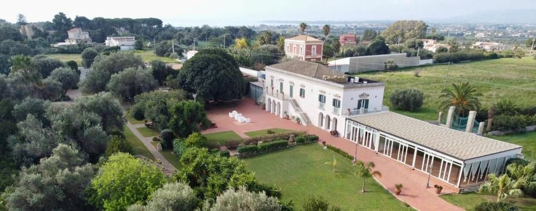 Villa esclusiva con giardino e piscina a Siracusa