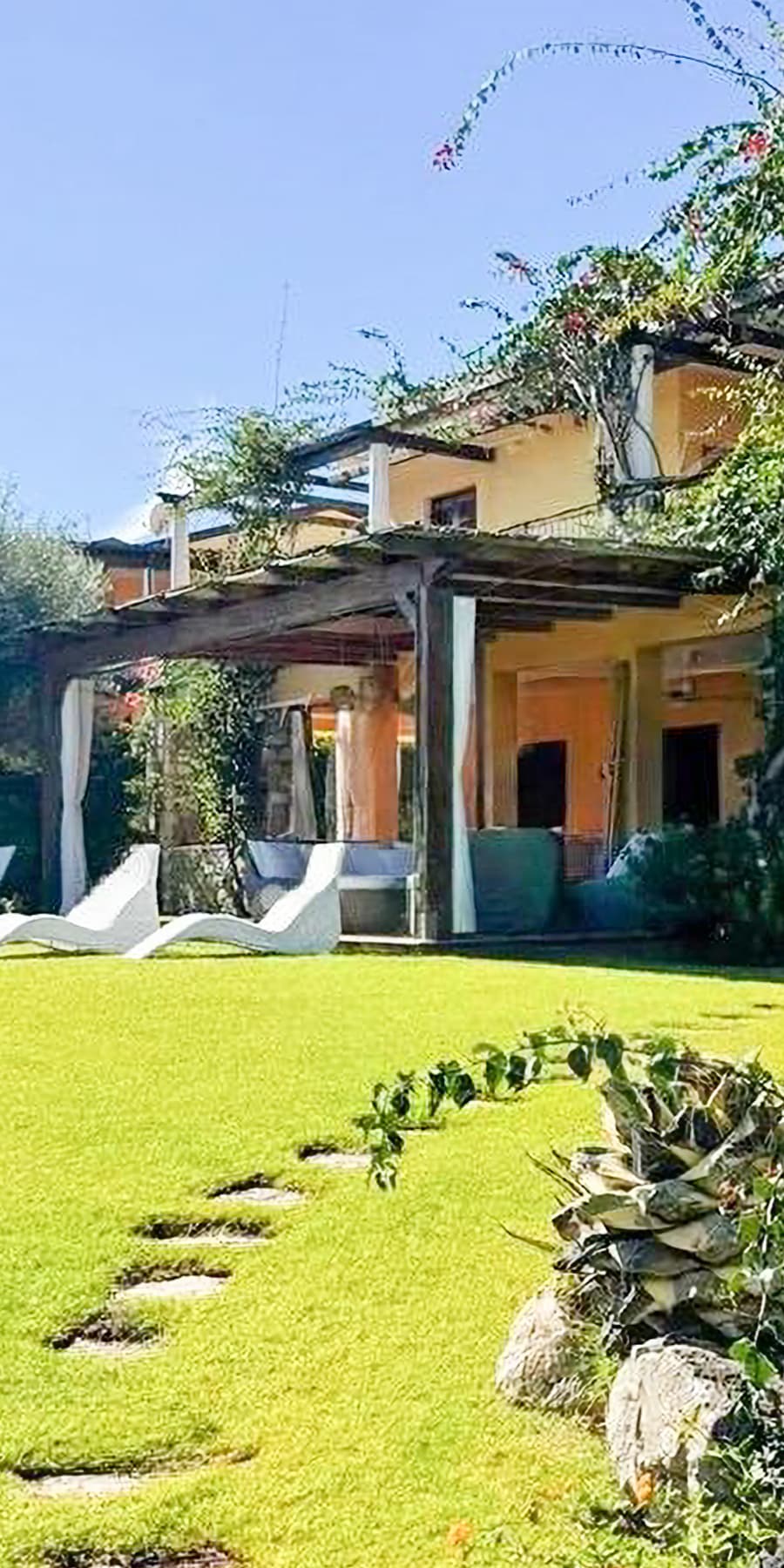 Villa con giardino privato a Diamante, 200 mq di charme