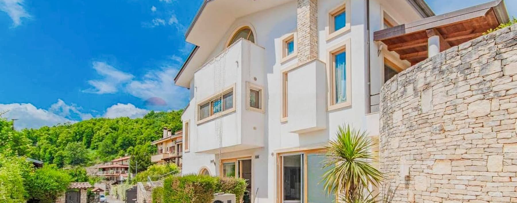 Villa di pregio tra le colline di Cerisano