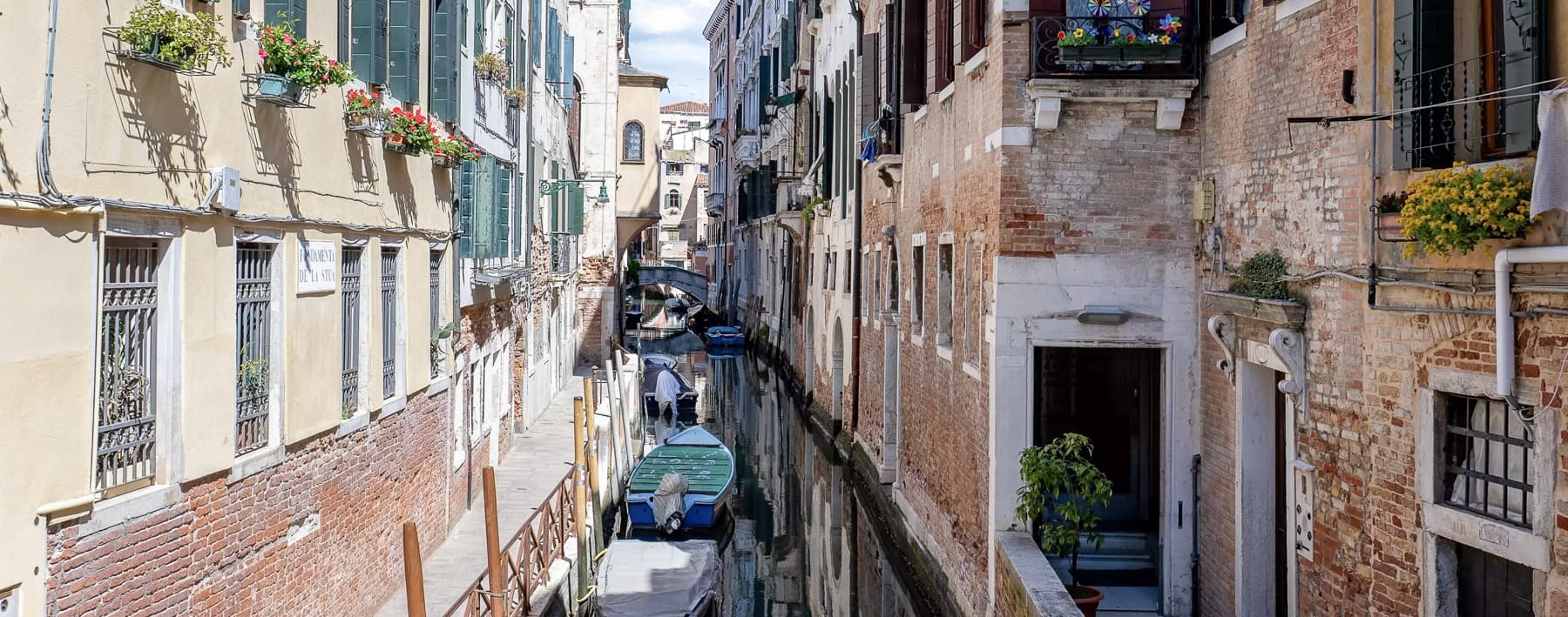 Refined Apartment Overlooking Garden in Venice, Veneto