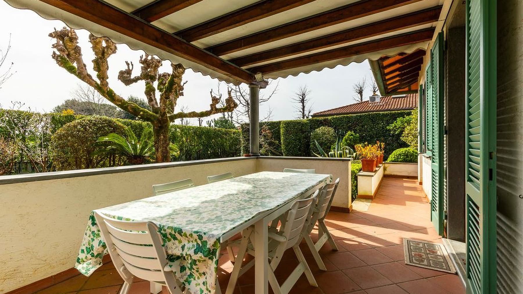 Villa elegante a Forte dei Marmi, cuore della Versilia