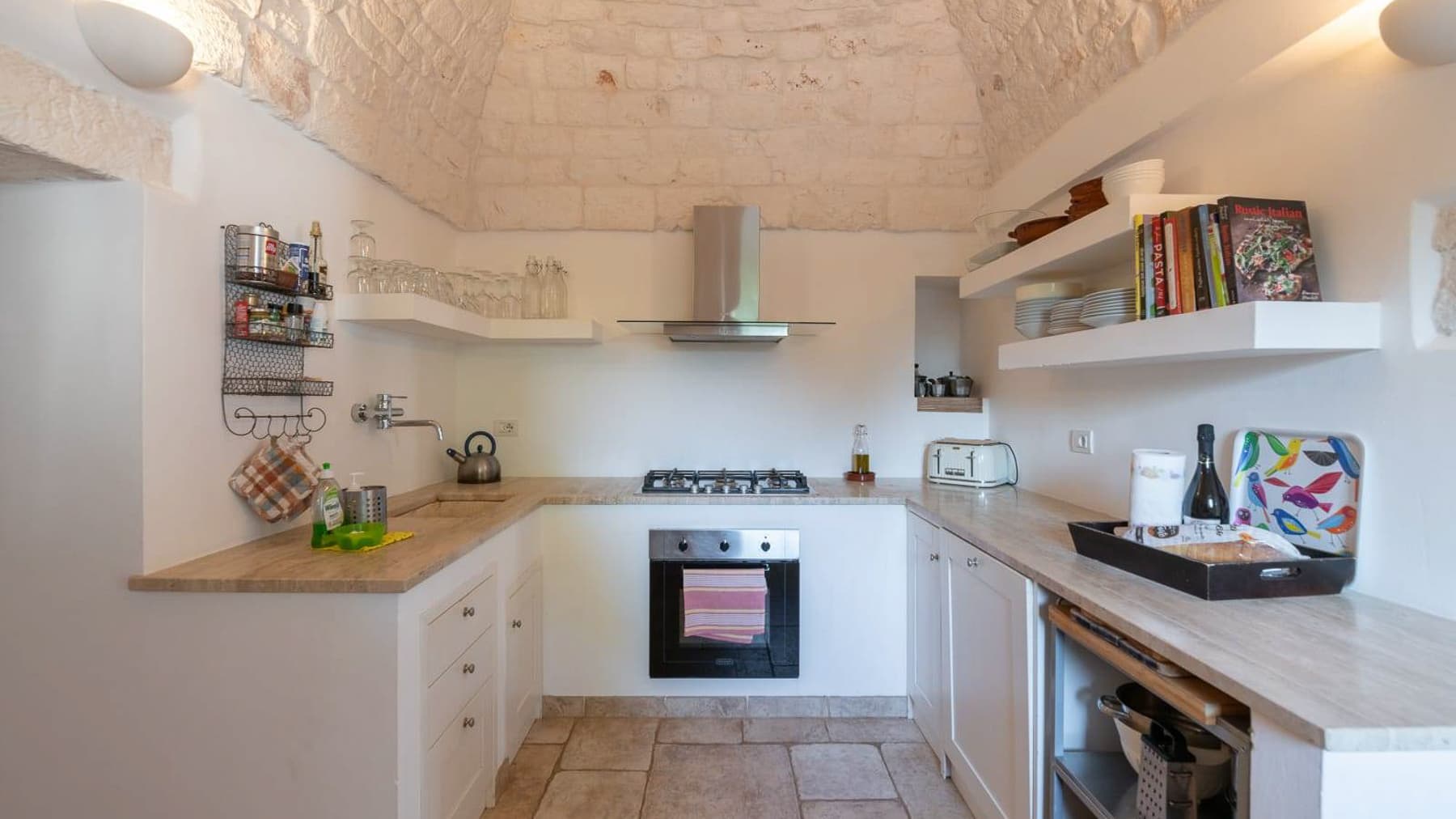 Villa con Piscina e Trulli a Ceglie Messapica, Puglia