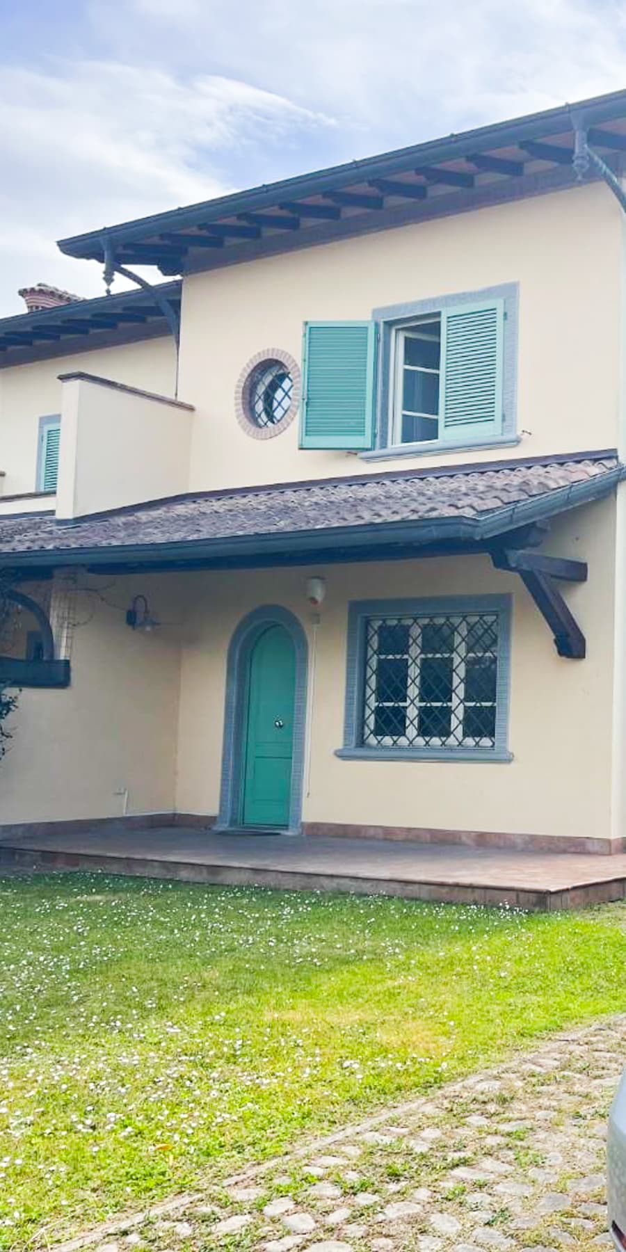 Villetta a schiera a Forte dei Marmi con giardino privato