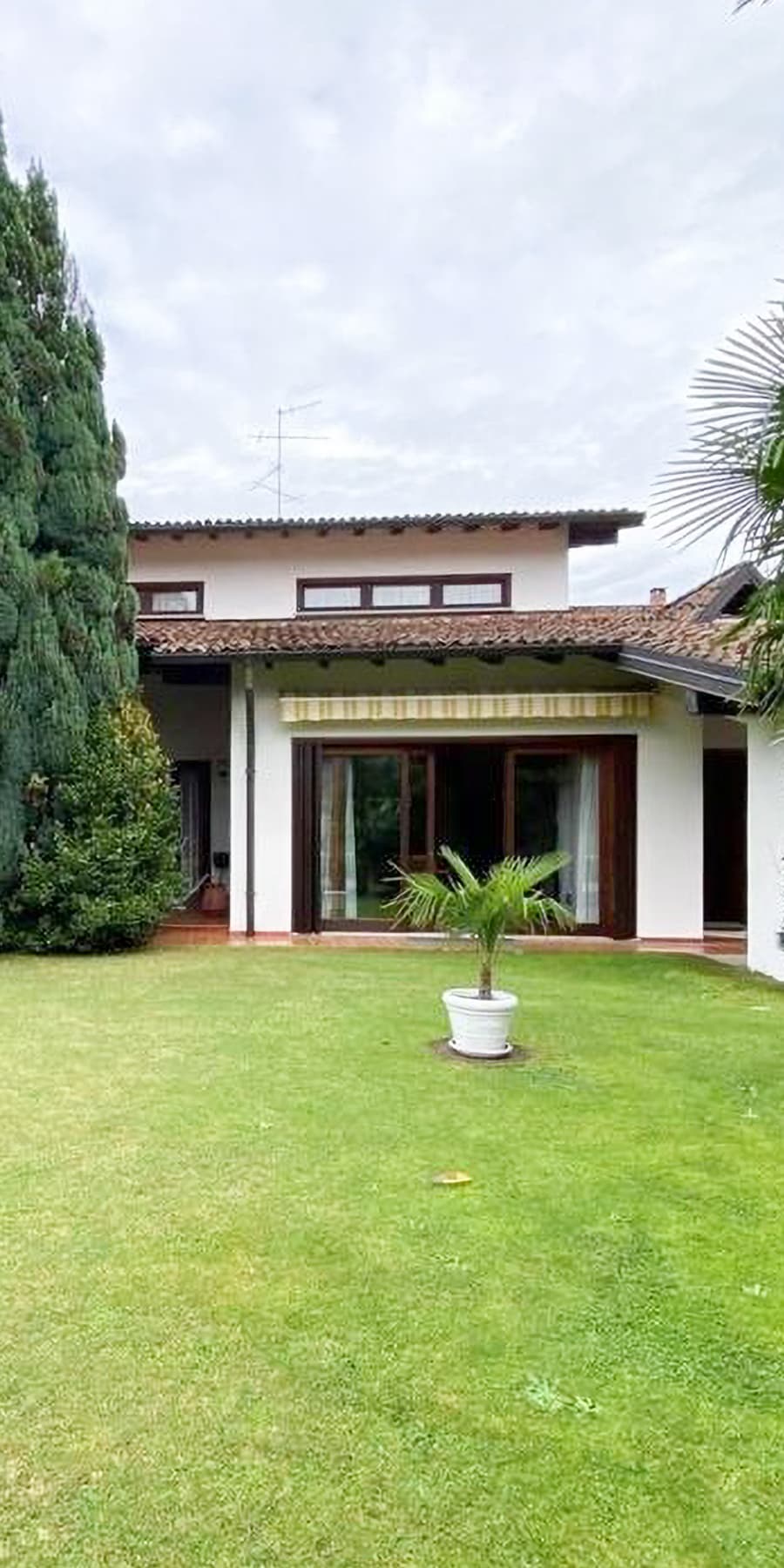 Charming Villa in Lavena Ponte Tresa, Lombardy