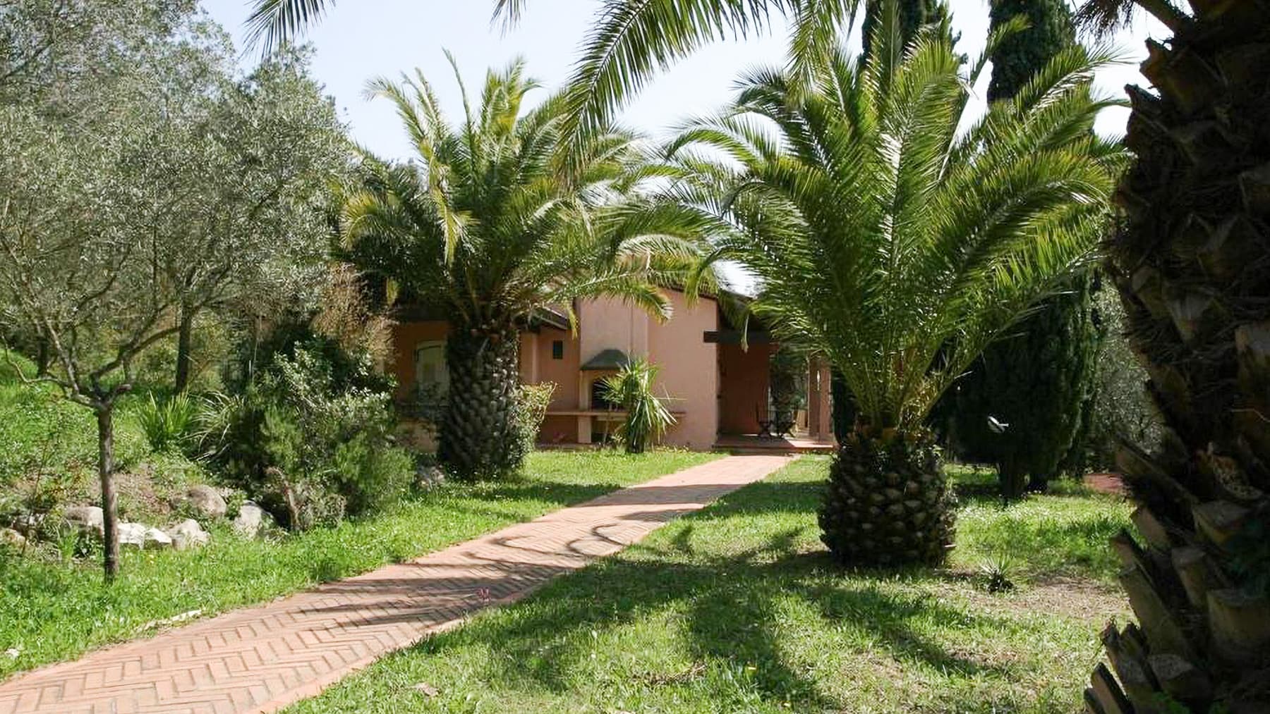 Villa con Vista Isola d'Elba nella Splendida Toscana