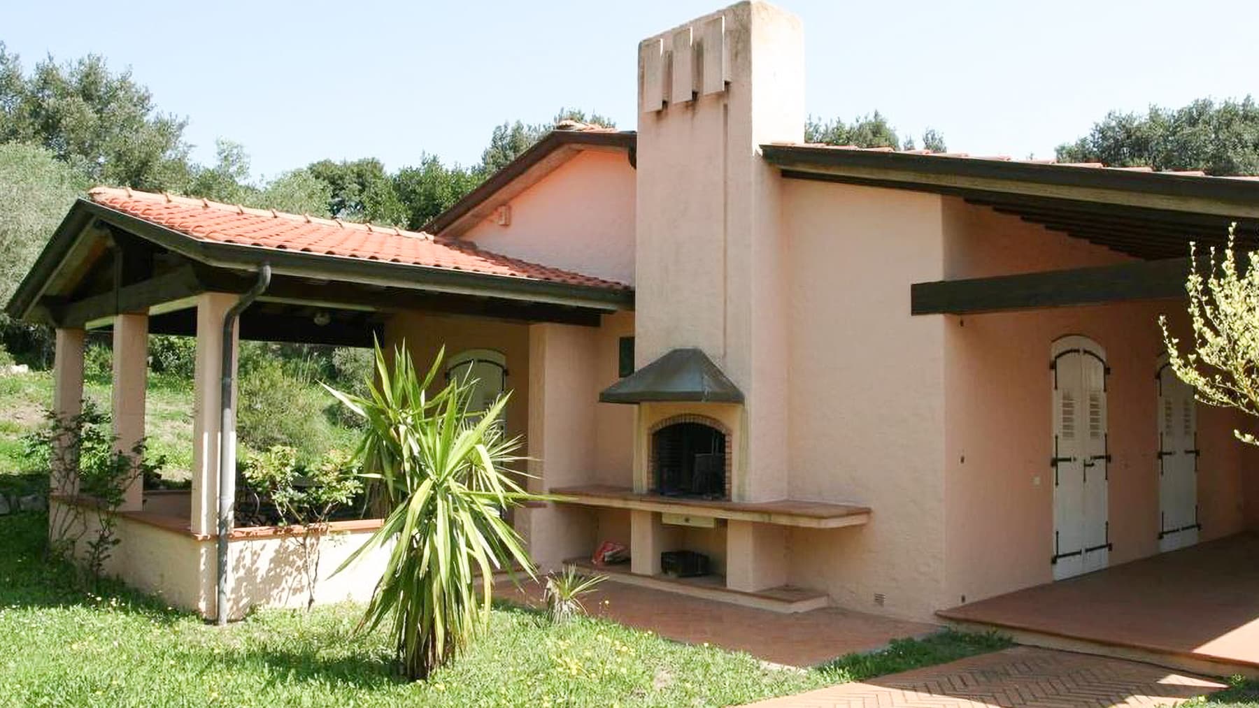 Villa con Vista Isola d'Elba nella Splendida Toscana