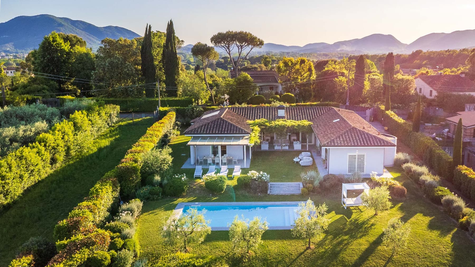 Elegant Villa Amidst Tuscany's Scenic Beauty