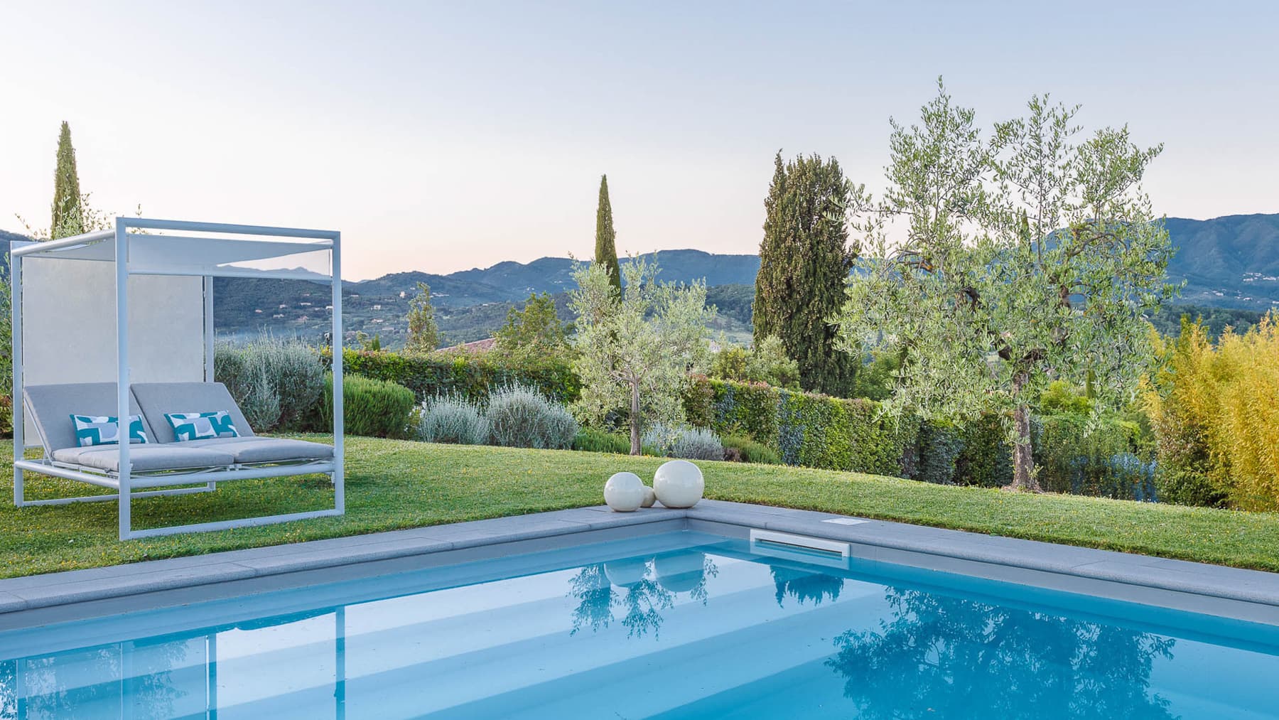 Elegant Villa Amidst Tuscany's Scenic Beauty