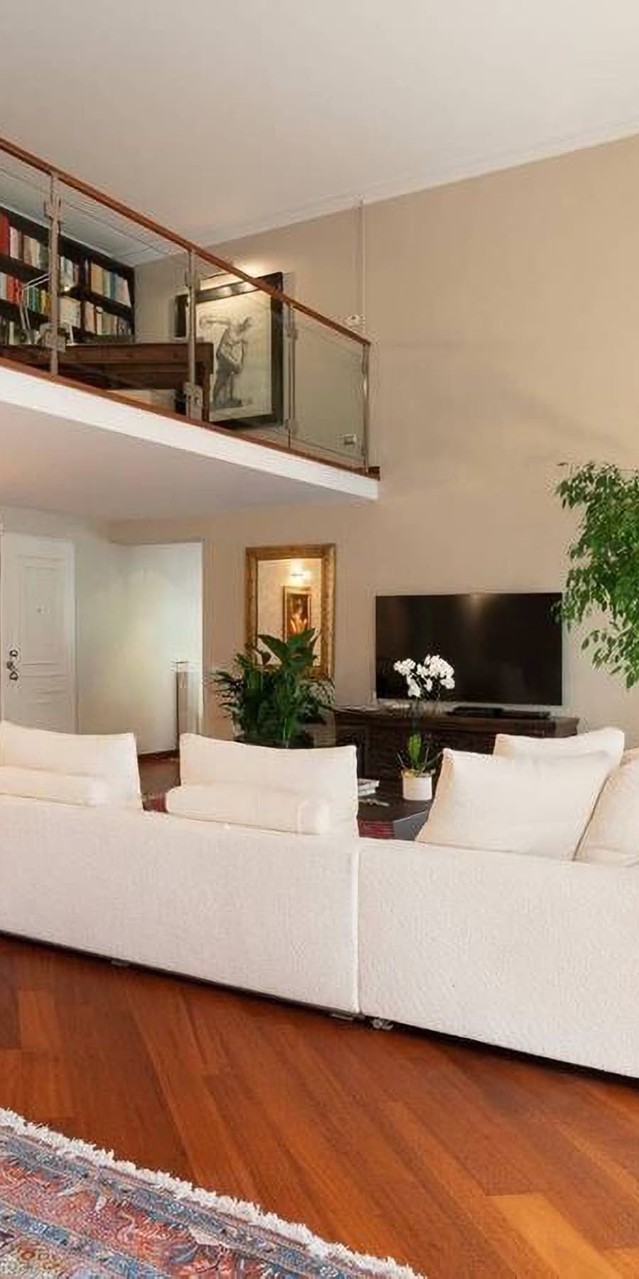 Appartamento di lusso con terrazzo a Milano