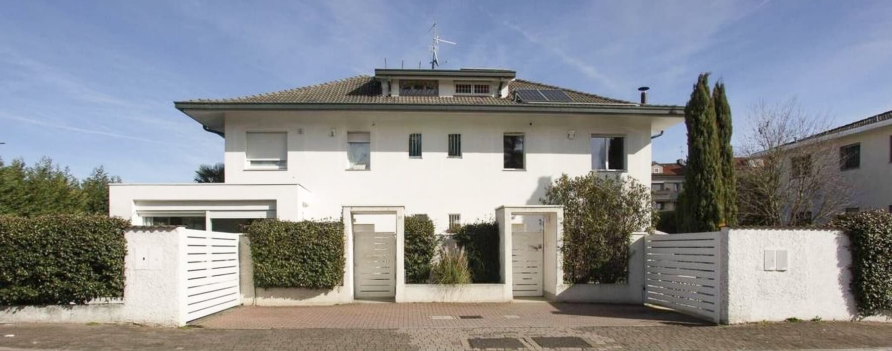 Villa bifamiliare elegante ad Arese di 220 mq