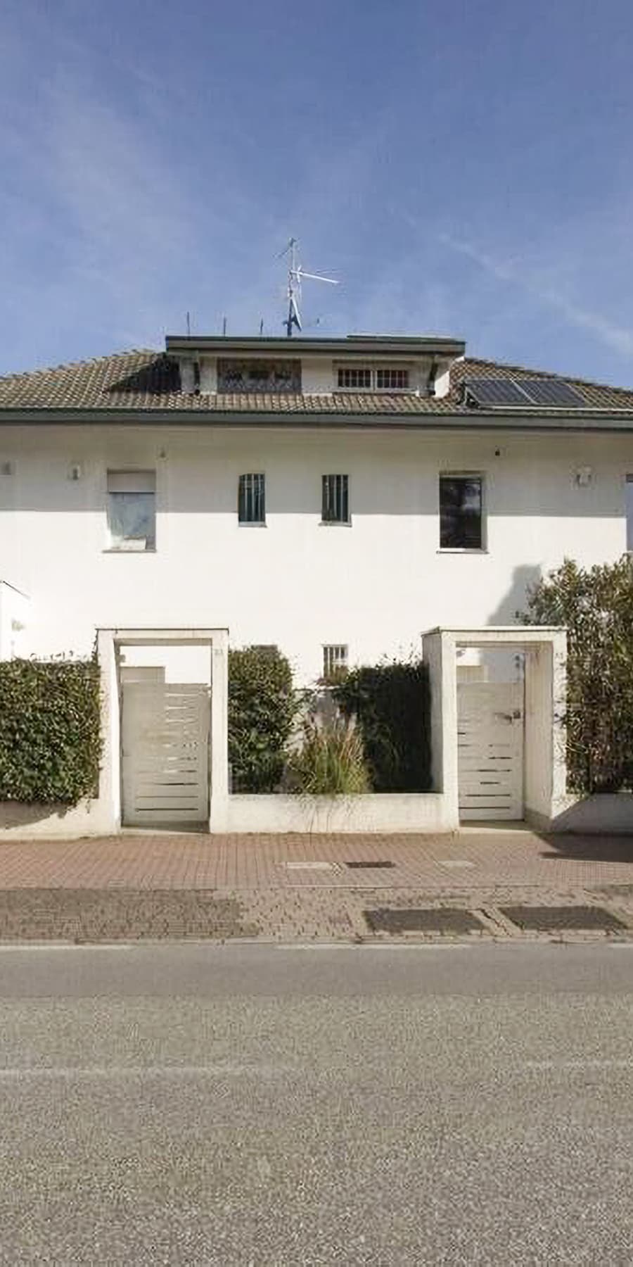 Villa bifamiliare elegante ad Arese di 220 mq
