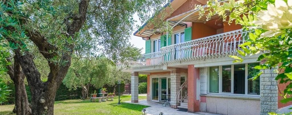 Elegant Villa in Lazise, Lake Garda, Veneto Retreat