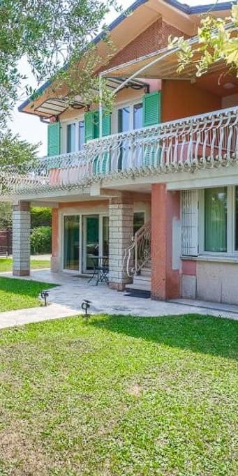 Elegant Villa in Lazise, Lake Garda, Veneto Retreat