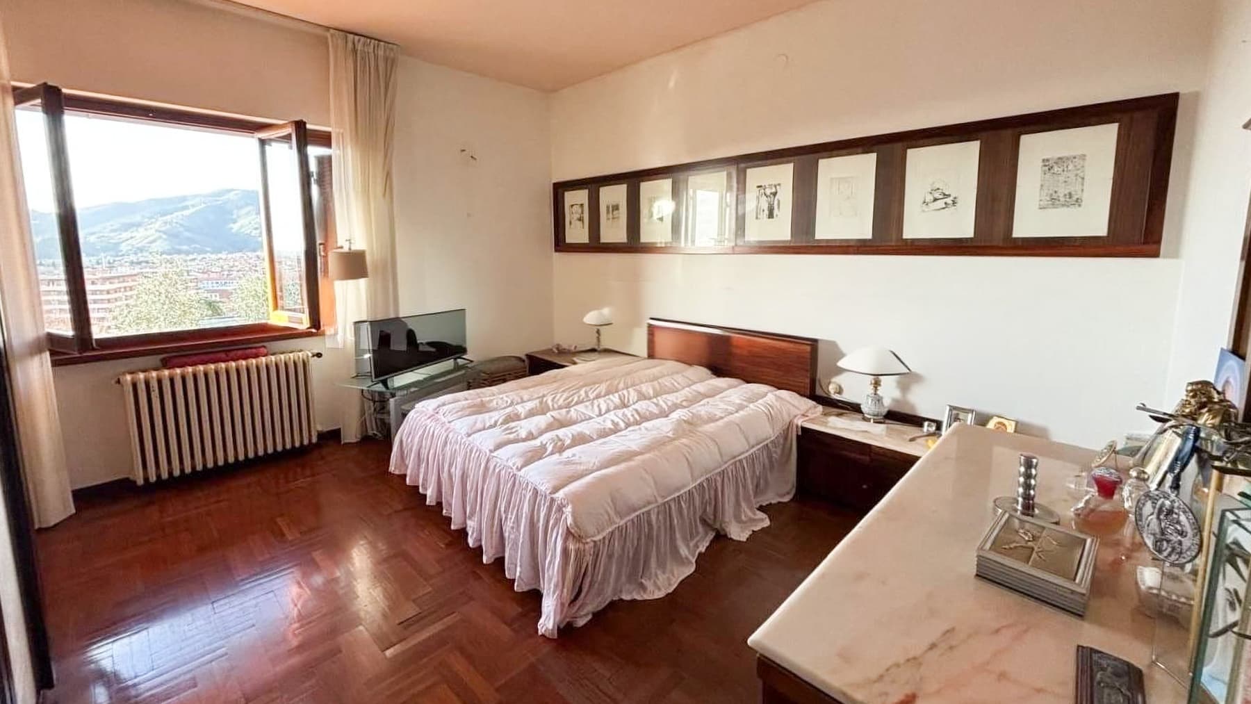 Villa bifamiliare elegante a Massa, 220 mq di comfort