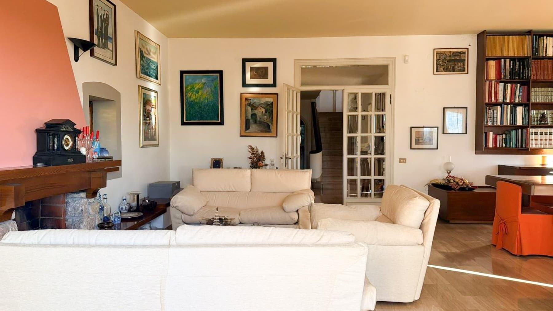 Villa bifamiliare elegante a Massa, 220 mq di comfort