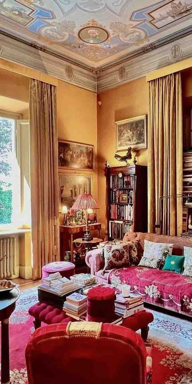 Elegant Villa Near Lucca's Historic Walls, Tuscany