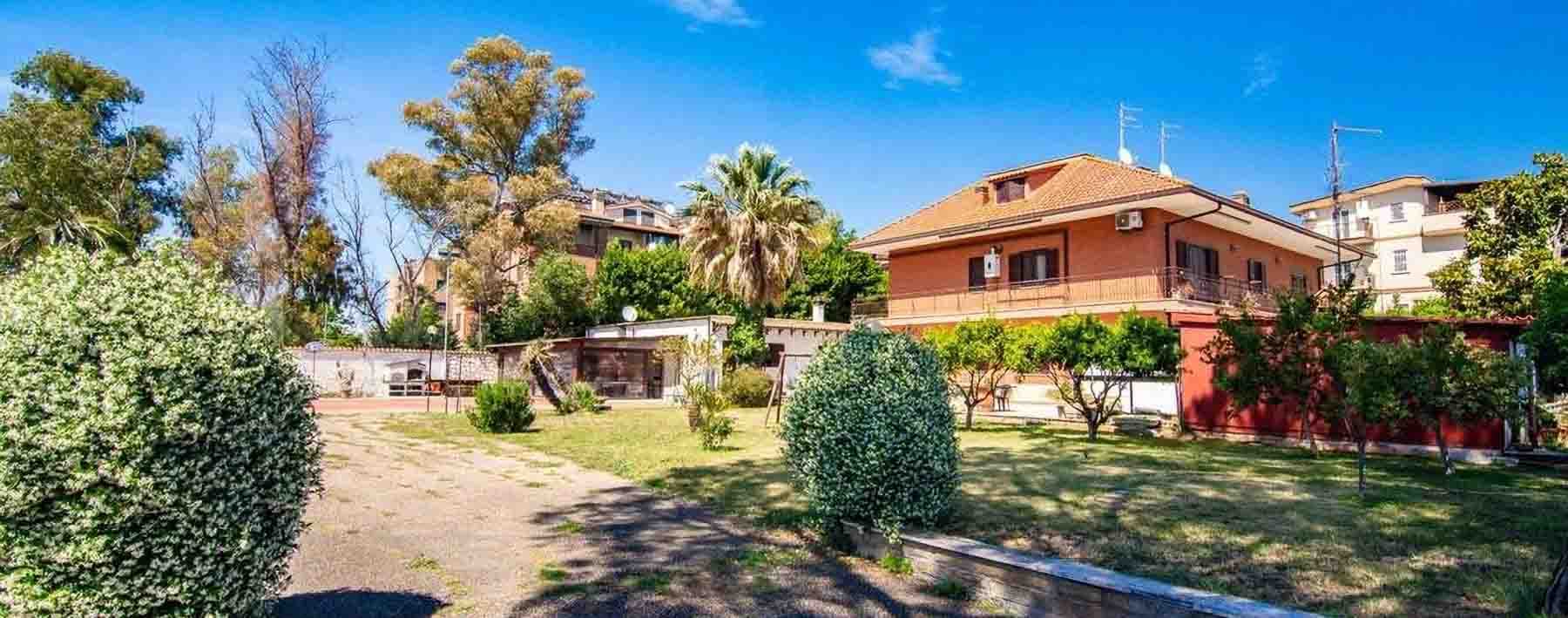 Charming Row House in Rome, Lazio