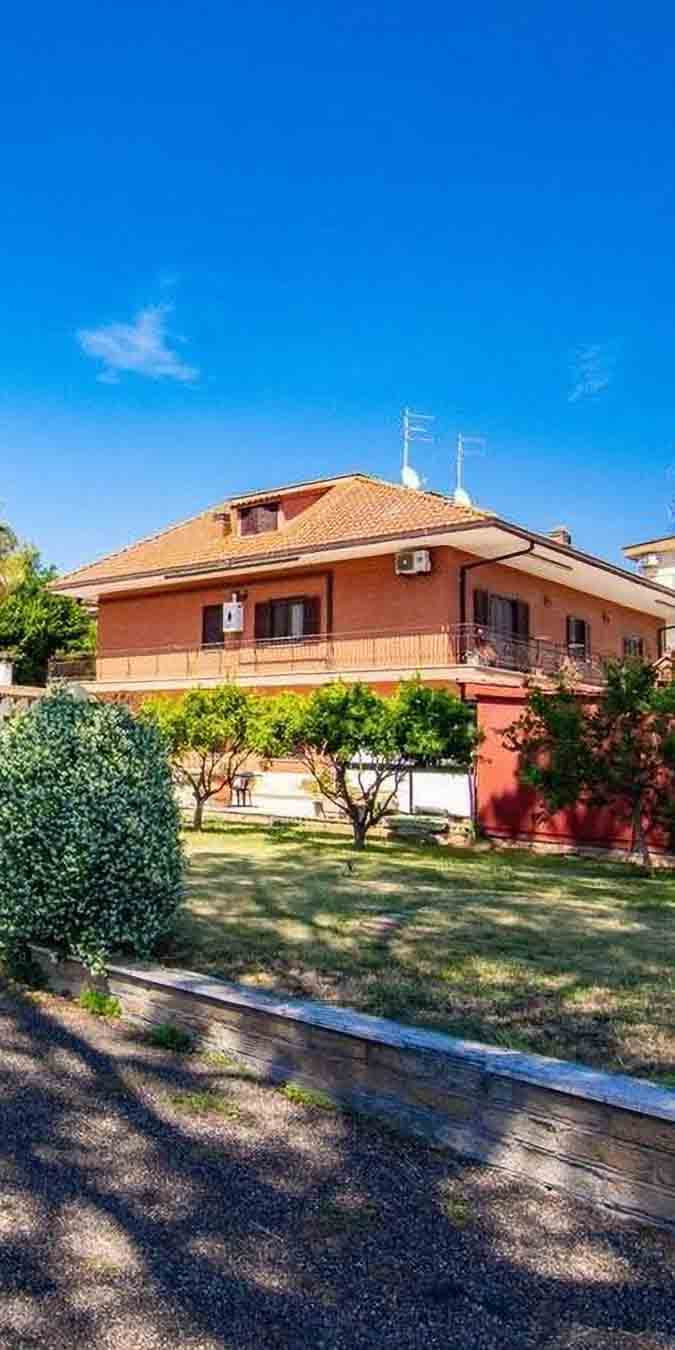 Charming Row House in Rome, Lazio