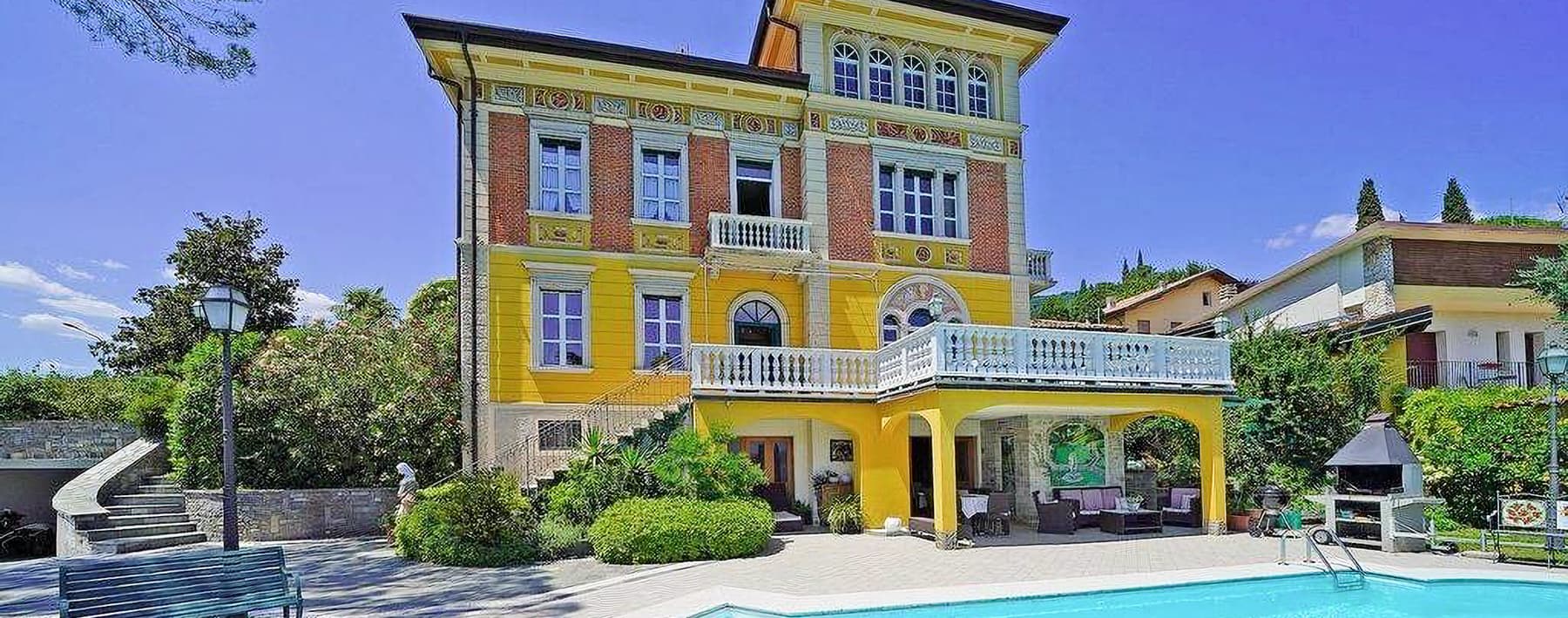 Villa elegante con piscina a Roé, vista Lago di Garda