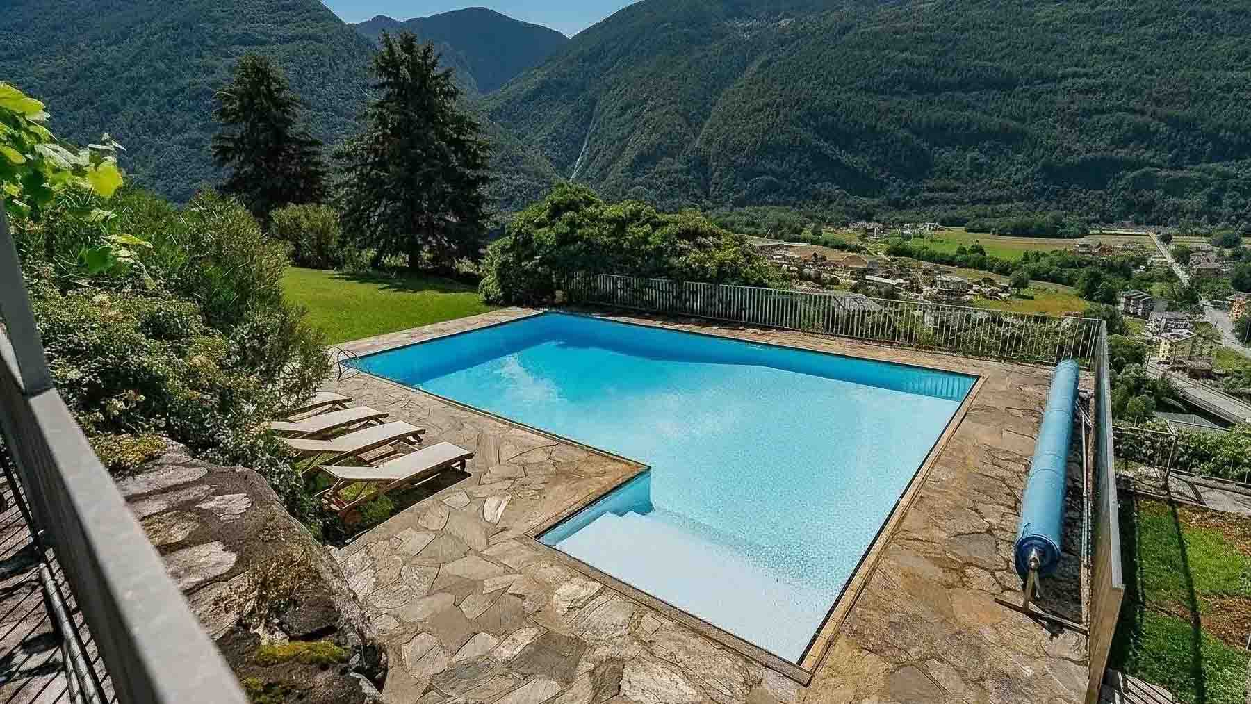 Tenuta-Complesso 1050 m² a Teglio, Valtellina