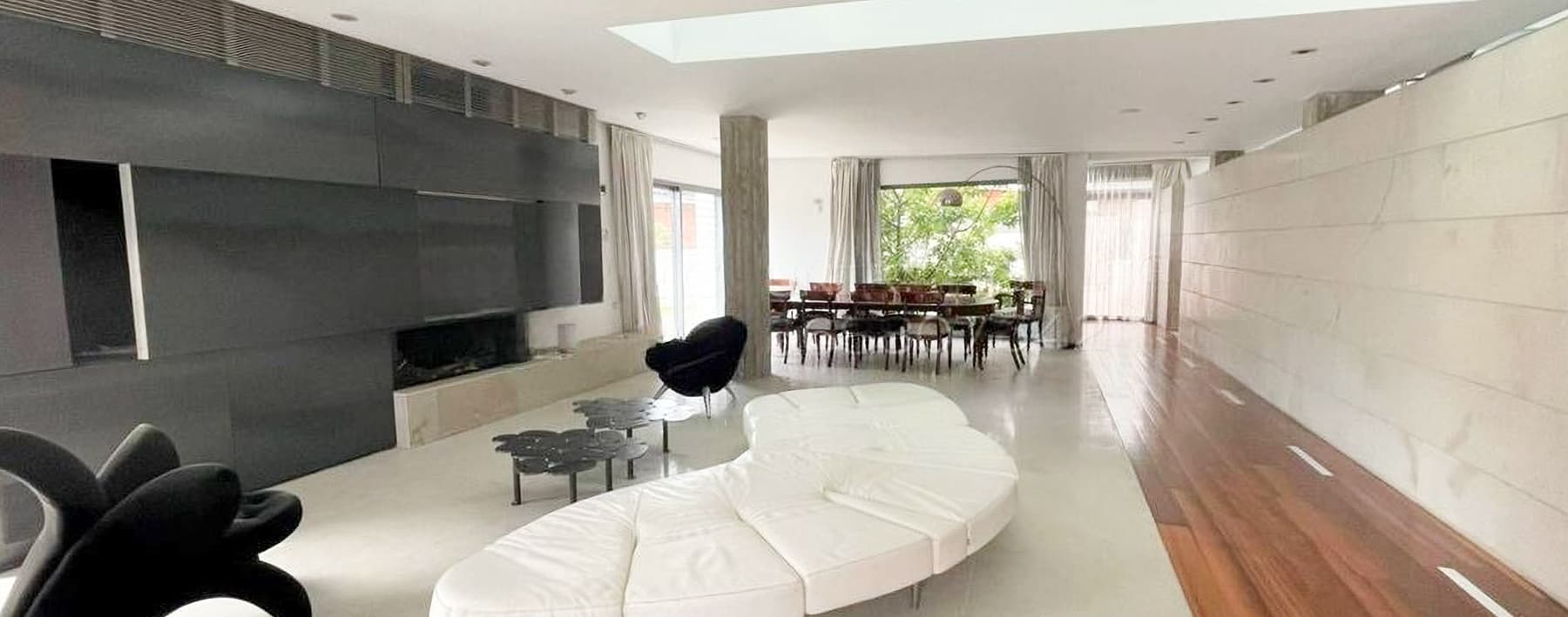 Villa di Lusso a Casalpalocco, Roma con Giardino