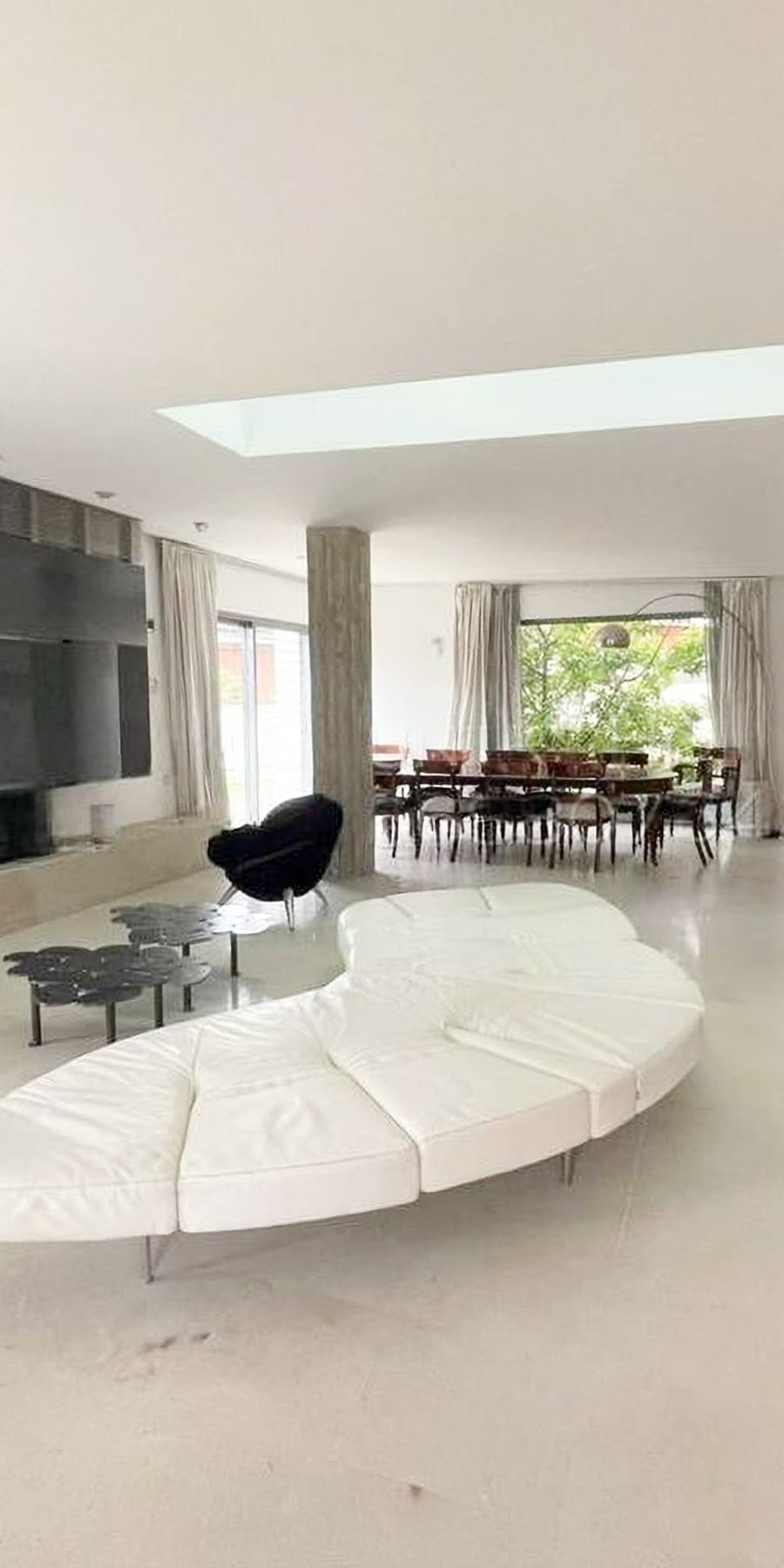 Villa di Lusso a Casalpalocco, Roma con Giardino