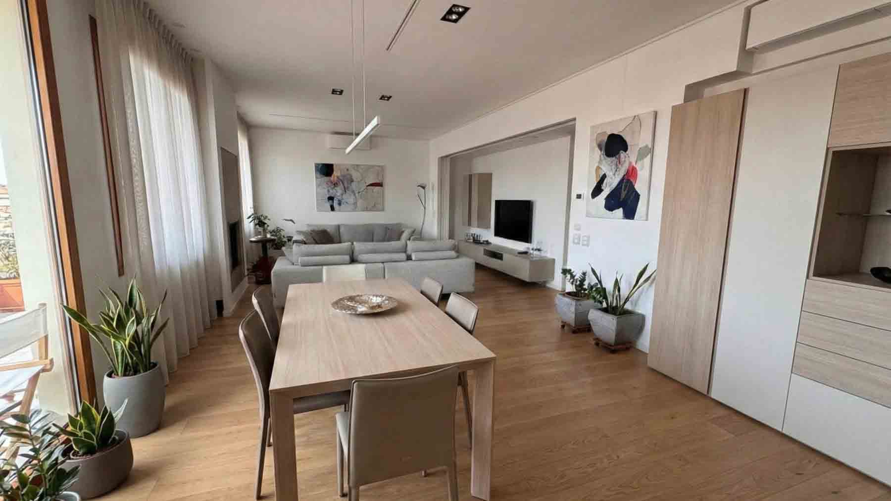 Attico luminoso con grandi vetrate nel cuore di Firenze