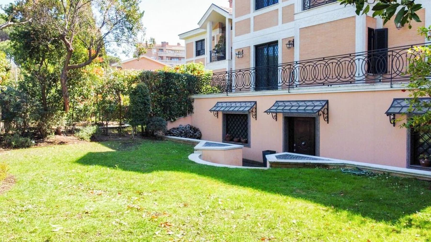 Elegant Villa with Garden in Rome, Lazio
