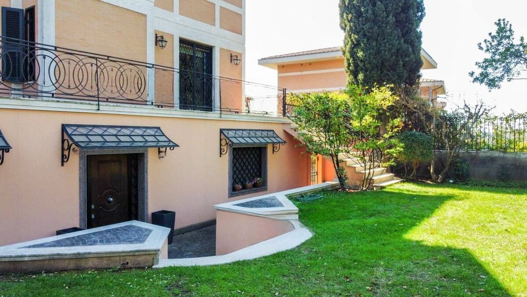 Elegant Villa with Garden in Rome, Lazio