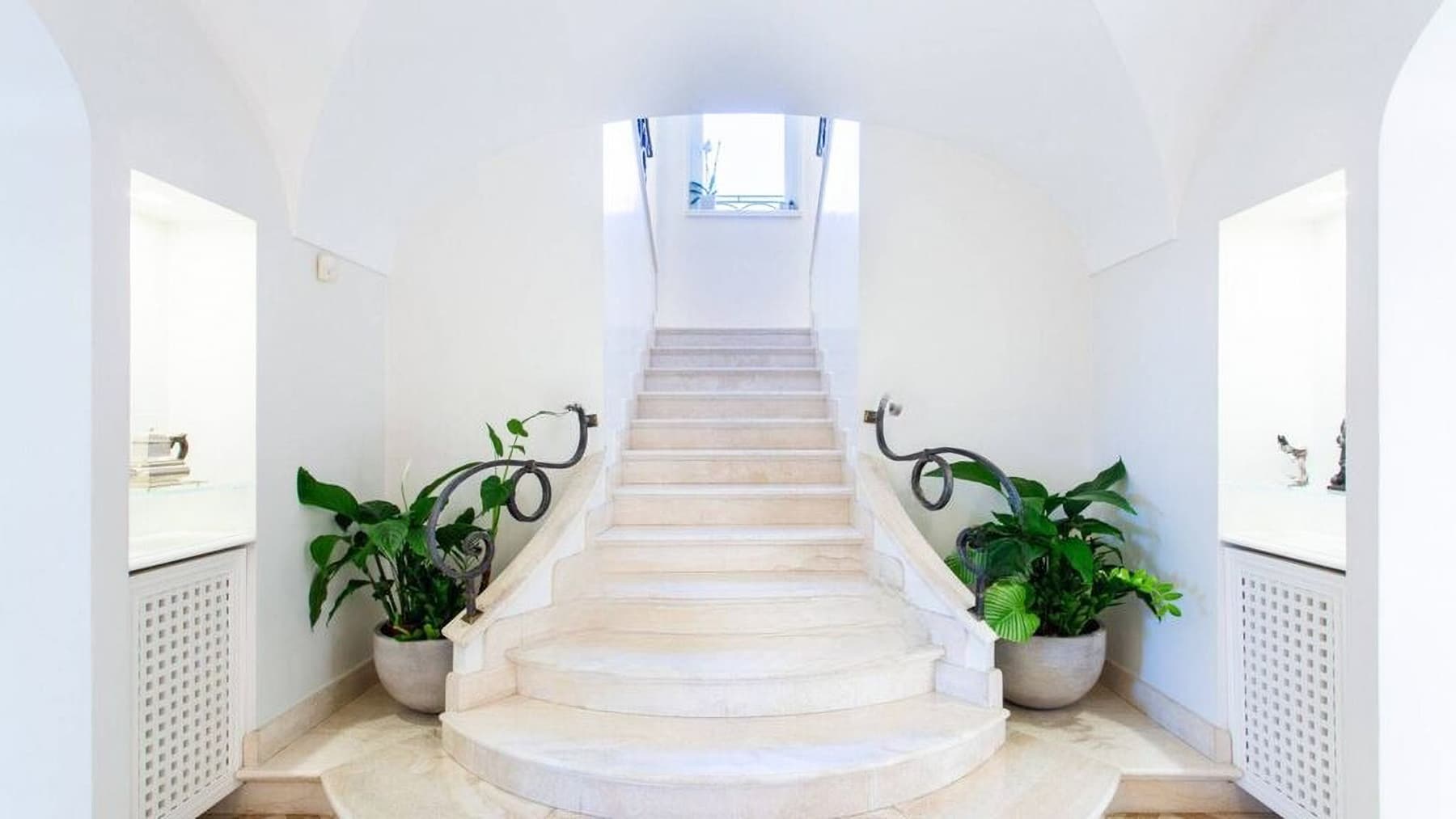 Elegant Villa with Garden in Rome, Lazio