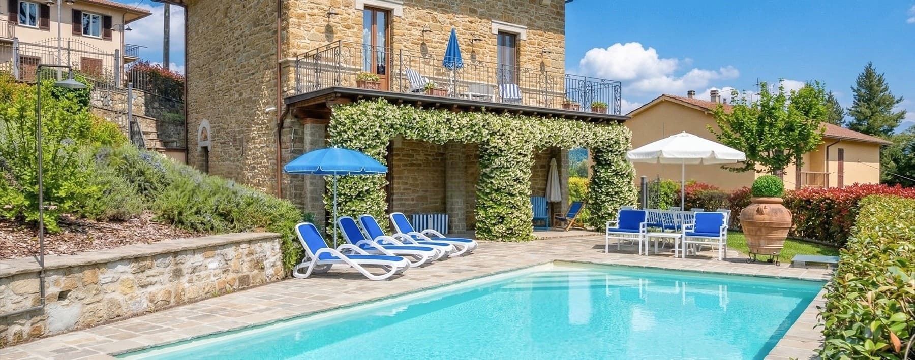 Villa spaziosa a Poppi, incanto tra le colline toscane