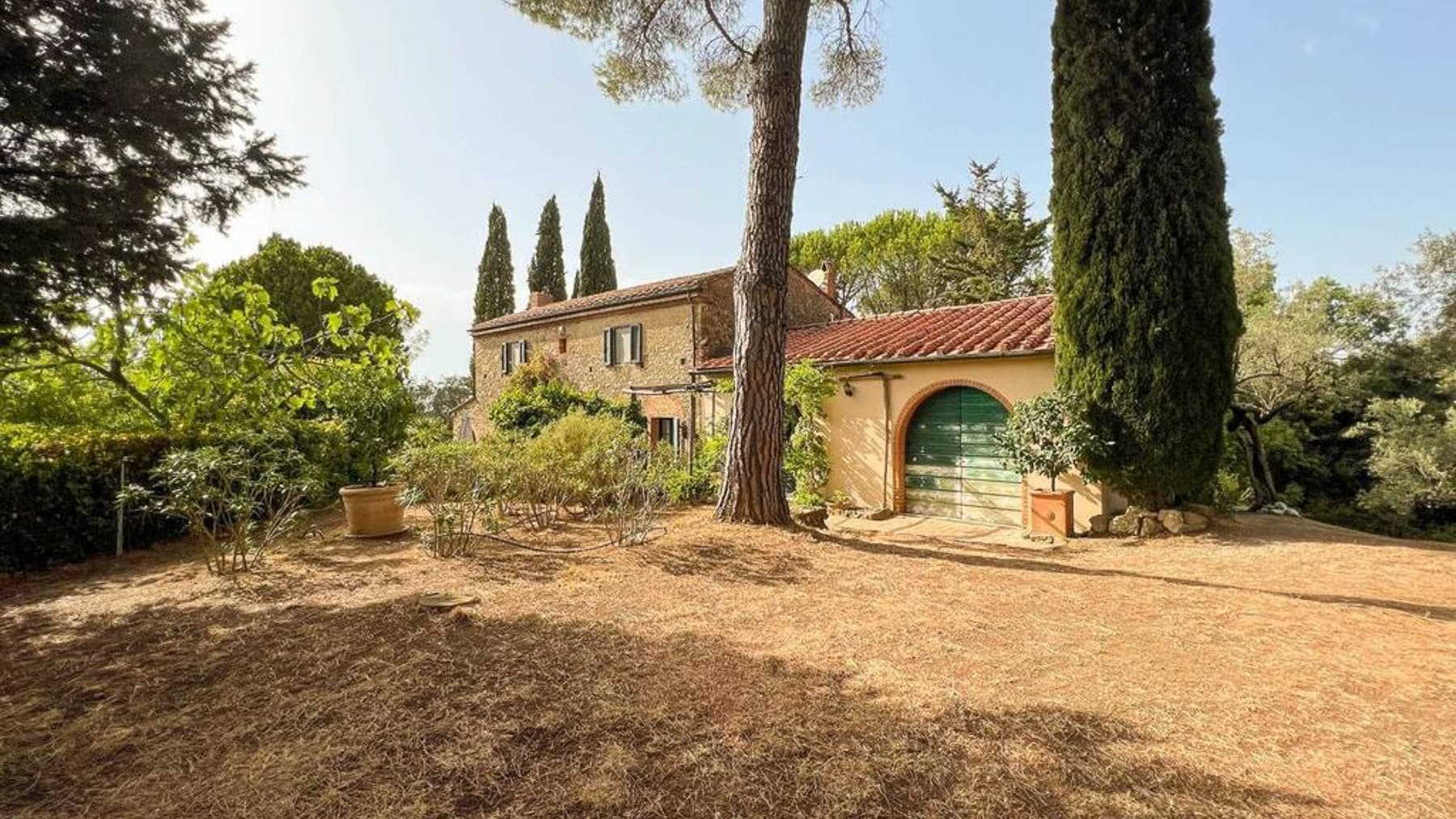 Spacious Villa with Pool in Cecina, Tuscany