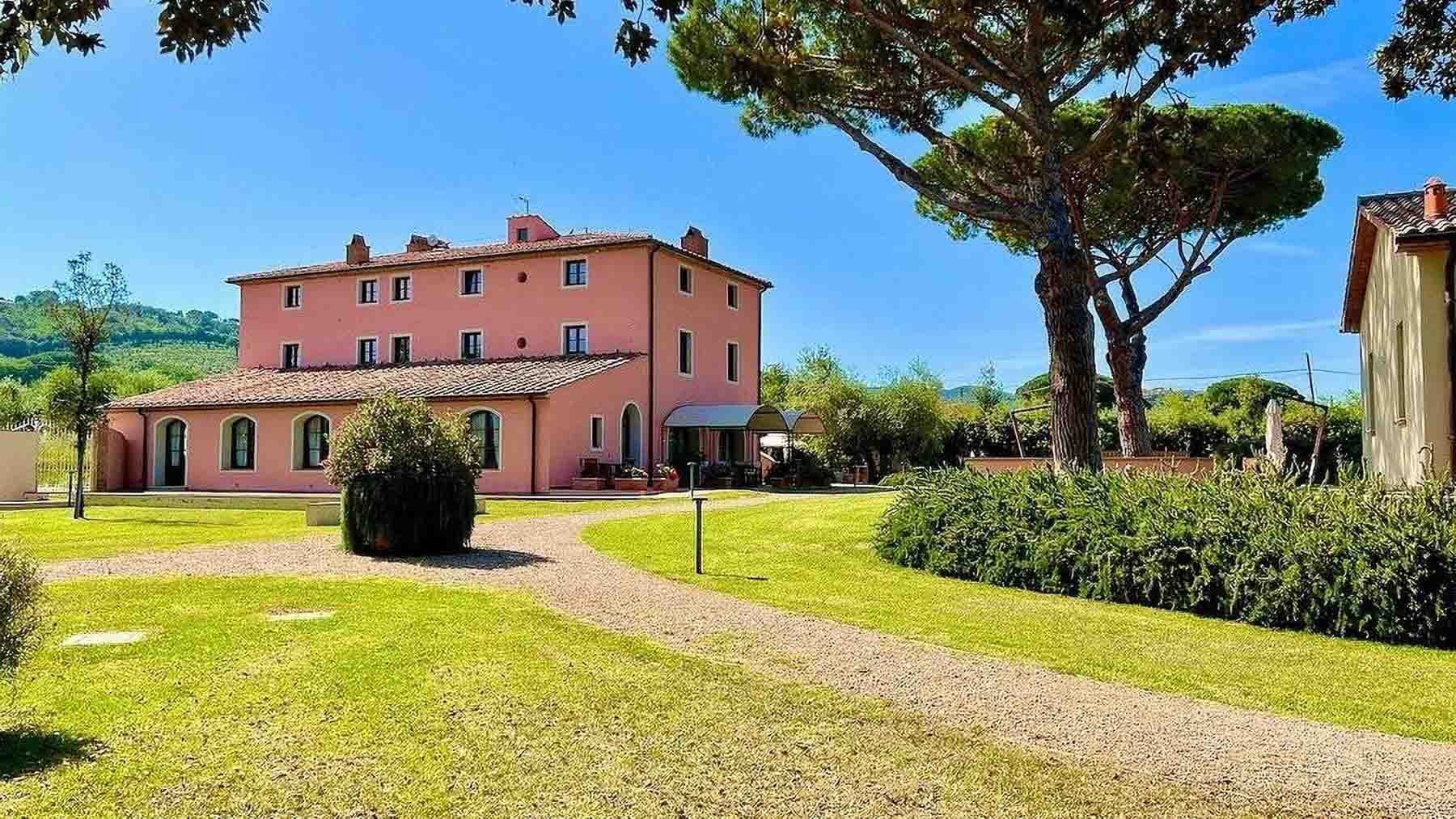 Casale con Piscina a Castagneto Carducci, Toscana