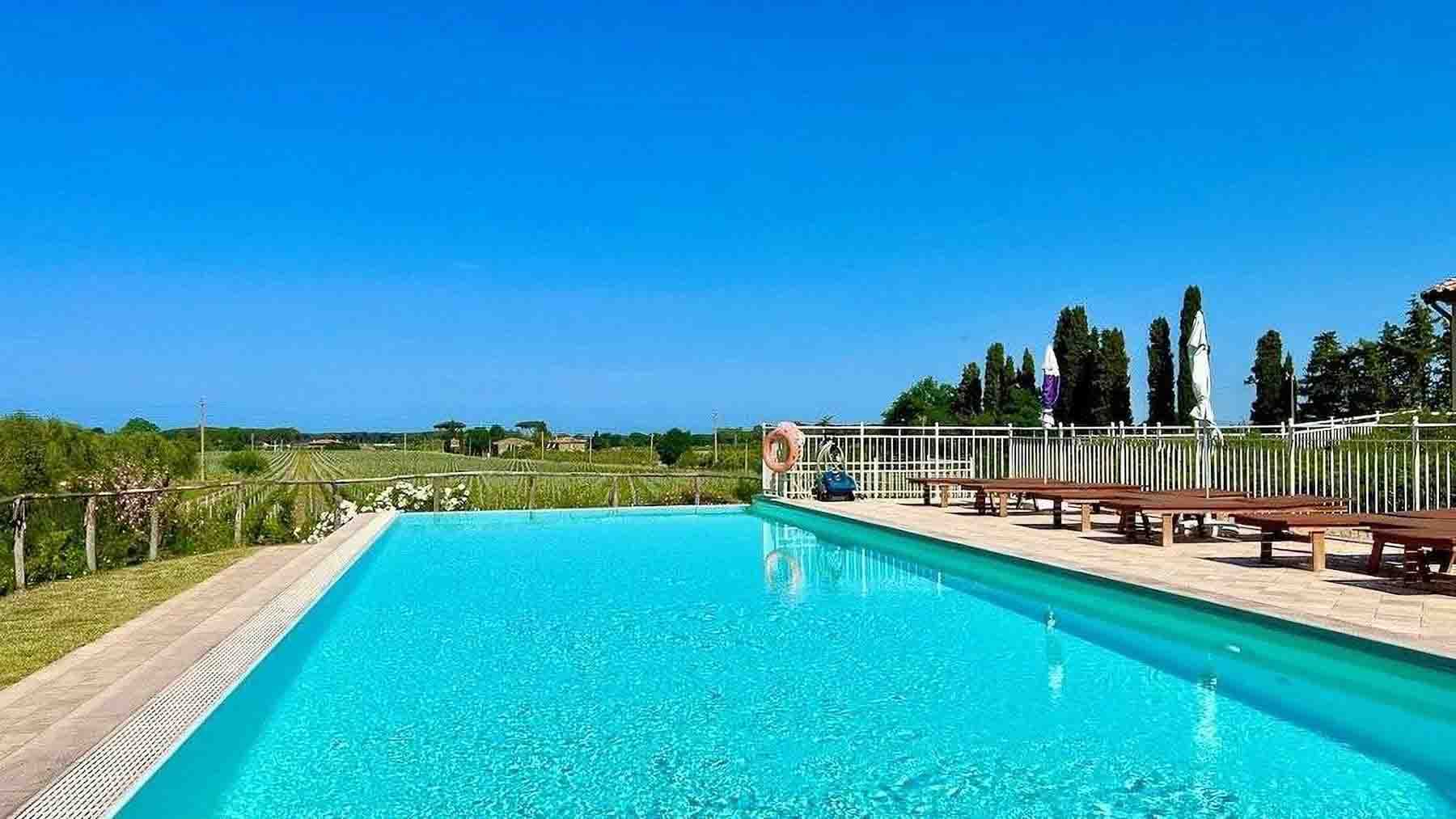Casale con Piscina a Castagneto Carducci, Toscana
