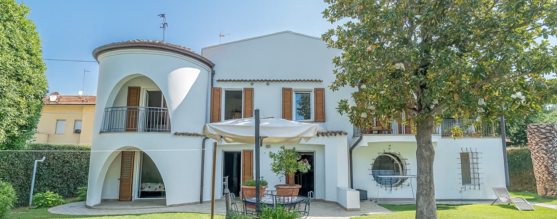 Villa esclusiva a Fano con giardino e piscina privata