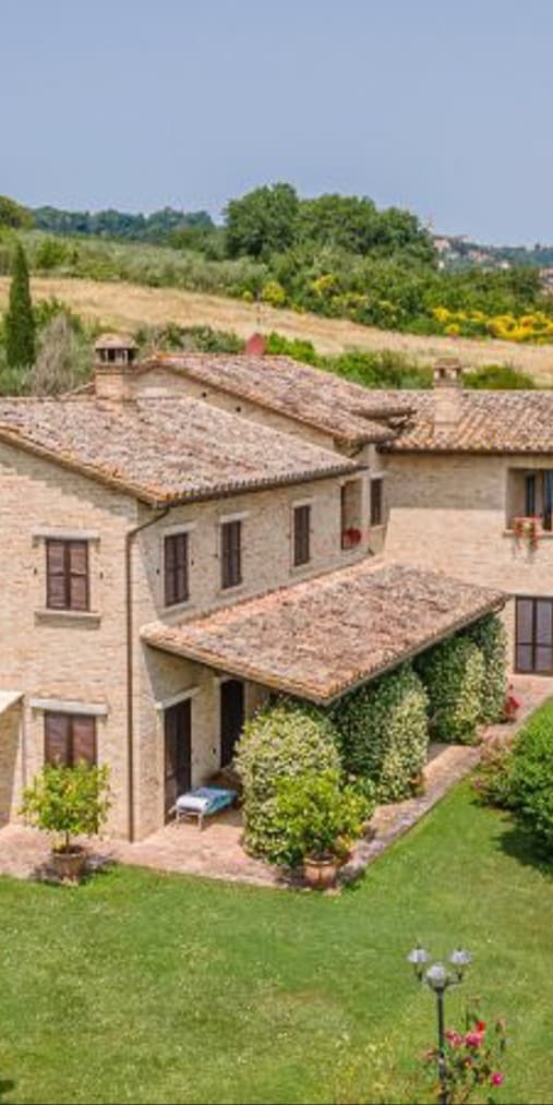 Villa esclusiva nel verde di Perugia, 700 mq eleganti