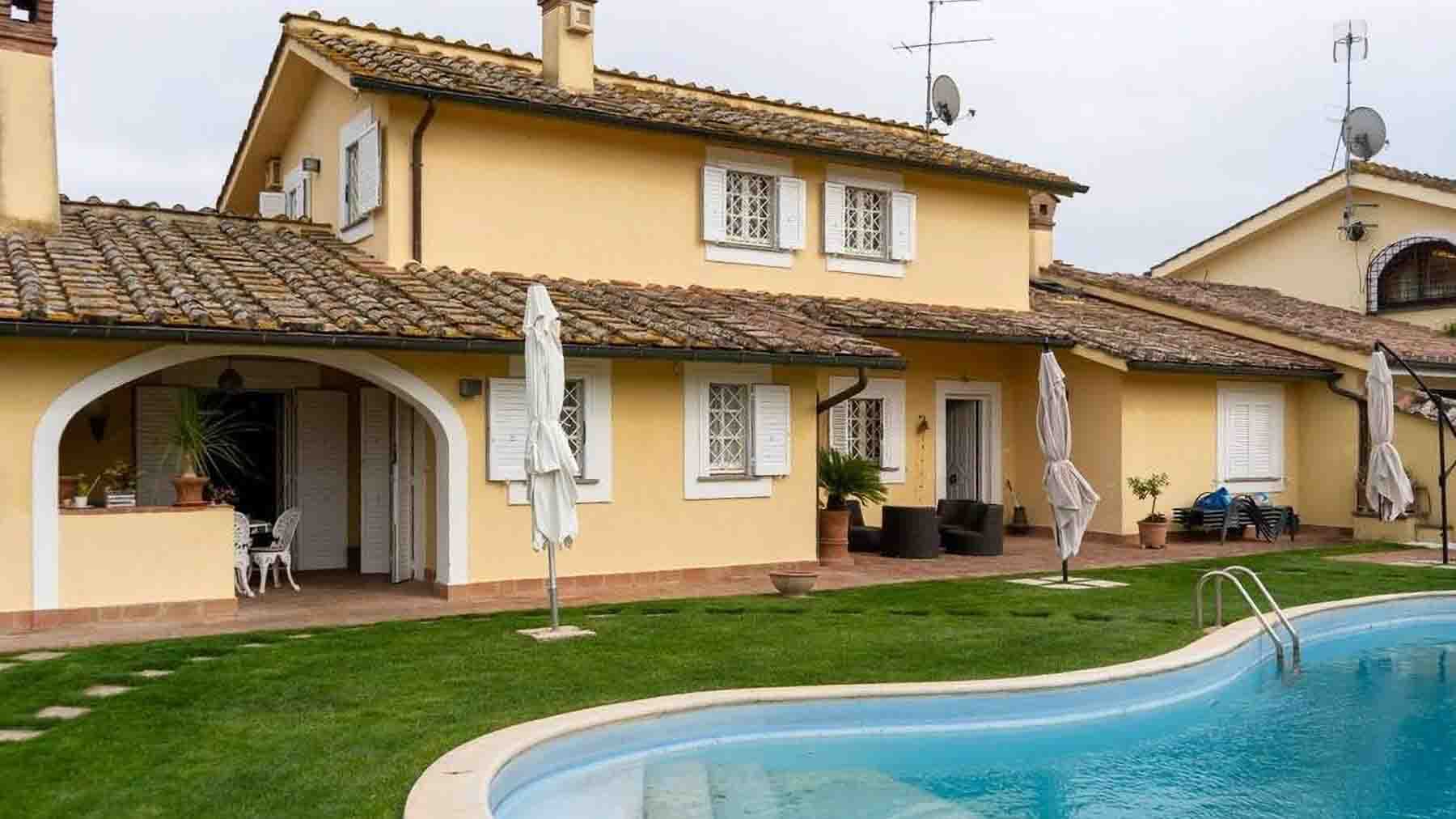 Elegant Villa with Private Pool in Rome, Lazio