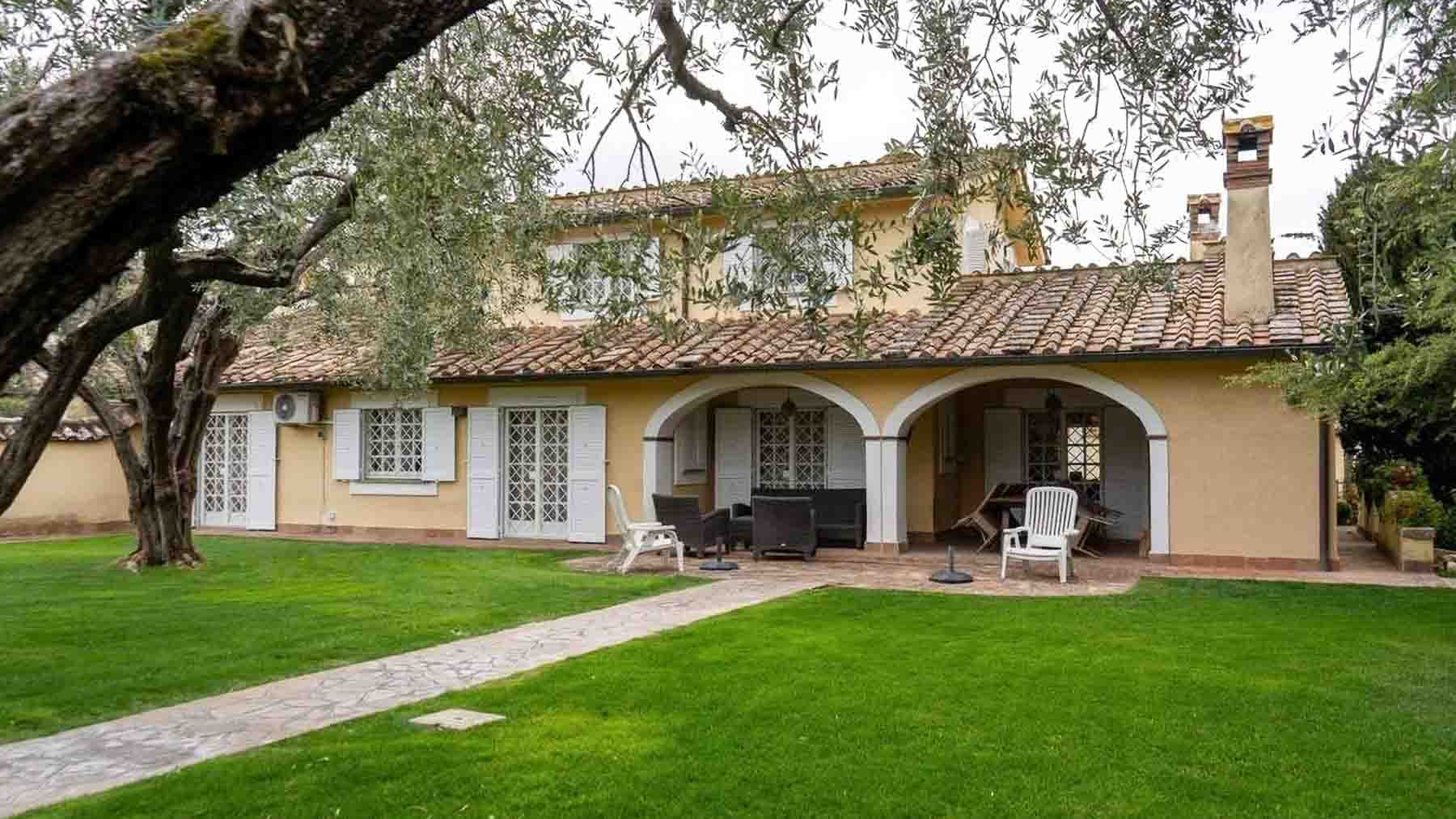 Elegant Villa with Private Pool in Rome, Lazio