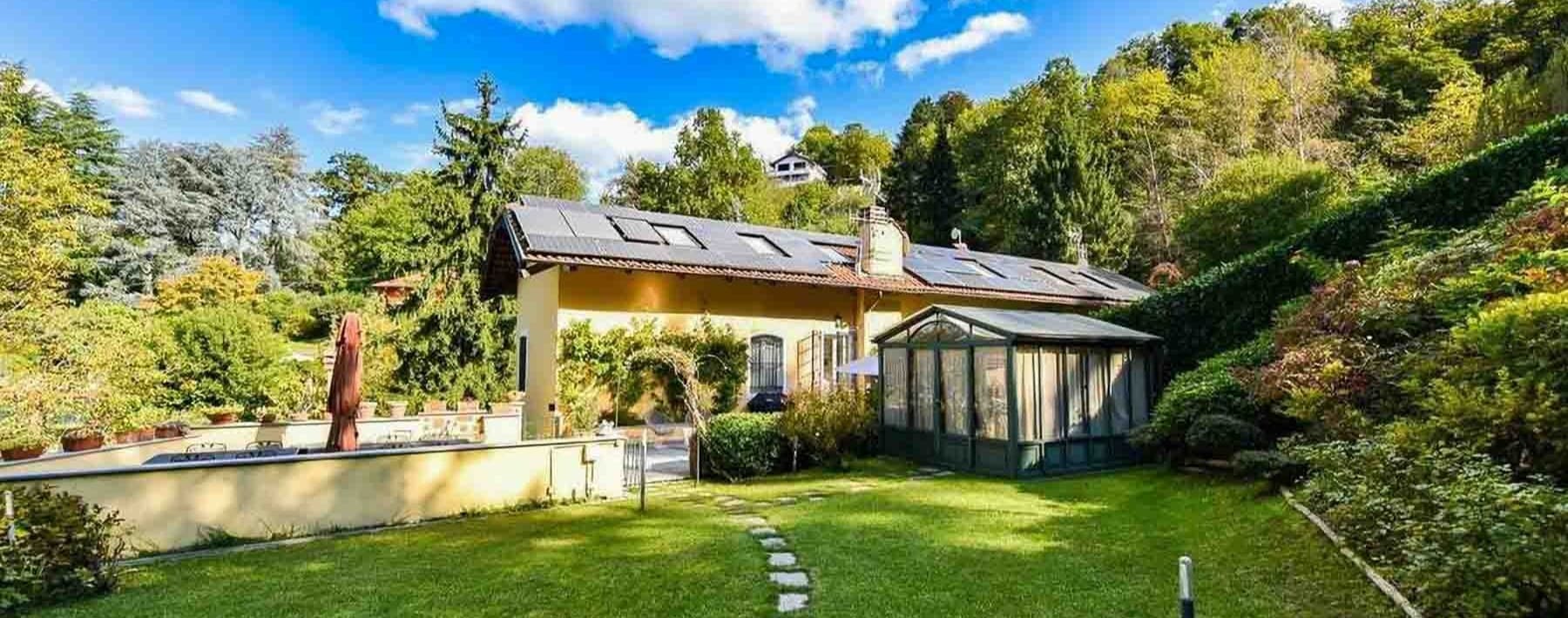 Casale elegante con giardino a Torino, 255 mq di charme