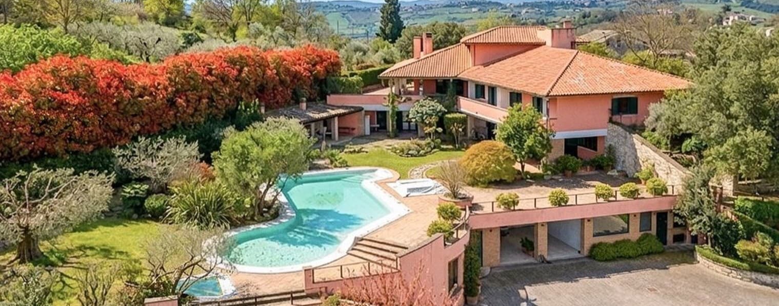 Villa esclusiva tra le colline di Due Santi, Umbria