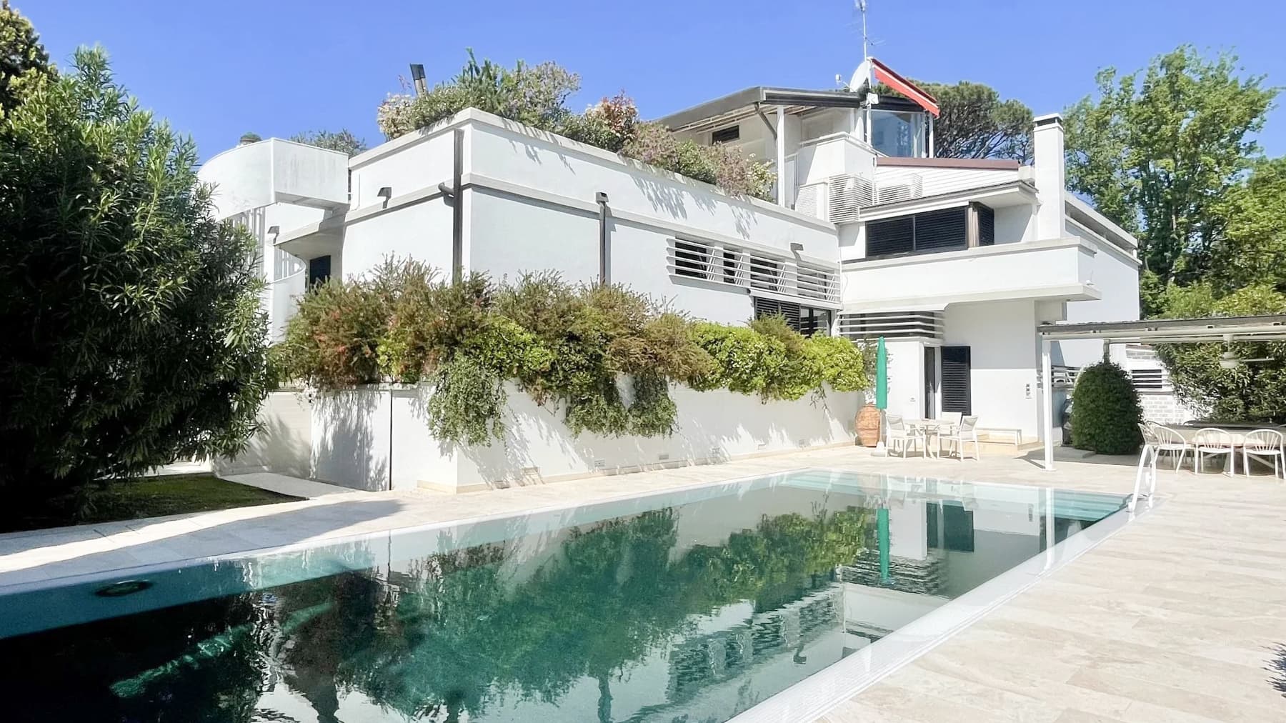Contemporary Villa in Prestigious Forte dei Marmi, Tuscany