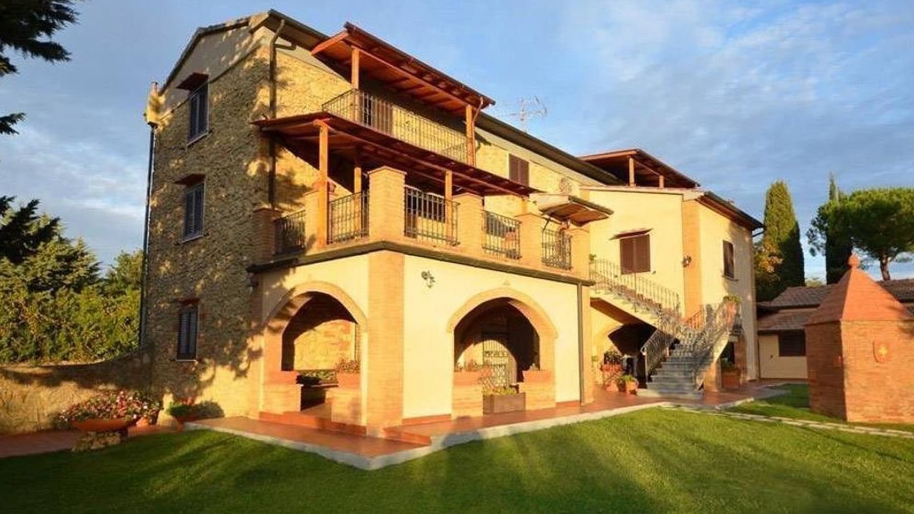 Charming Villa with Garden in Tuscany's Guardistallo